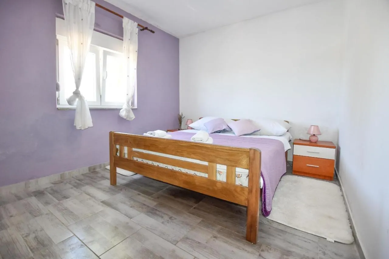 House Romano Nevidane 0*,  Хорватия